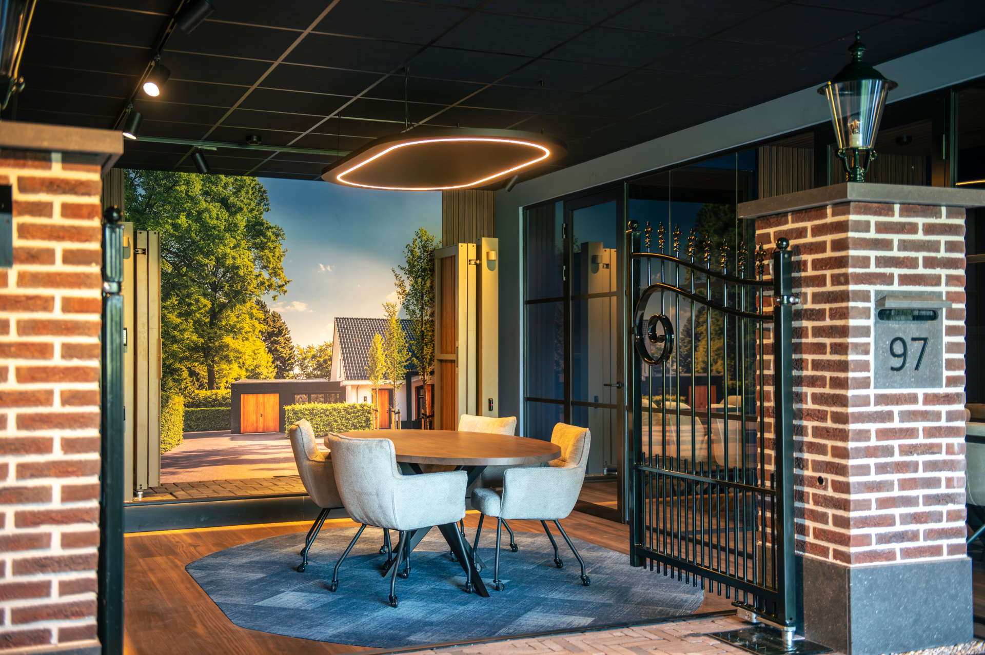 Showroom met groot fotobehang van een tuinzicht